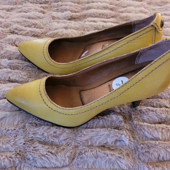 Calvin Klein Heels - Picture 2 of 8